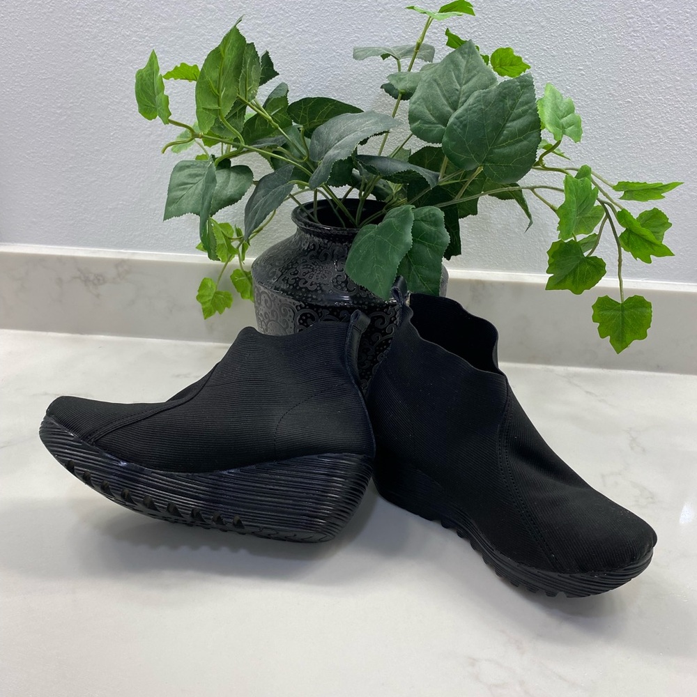 bernie mev. Black Ankle Booties